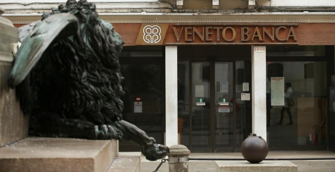 Una oficina de Veneto Banca en Venecia. REUTERS/Alessandro Bianchi