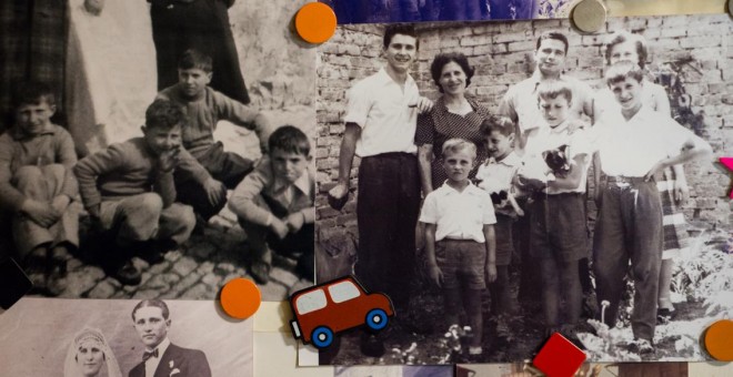 Fotos familiares de Mario Melilli en su jardín de Santa Cecilia. Llegó desde Italia en 1958. Se unió a 3 hermanos y su padre que ya estaban viviendo aquí. Su piso era una pensión compartida por 50 personas. Su madre comenzó a cocinar pasta en la casa y má