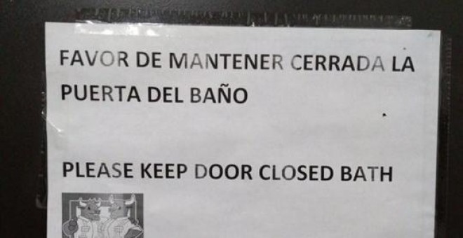 Vamos a jugar a su juego: 'Por favor mantener puerta cerrada baño'