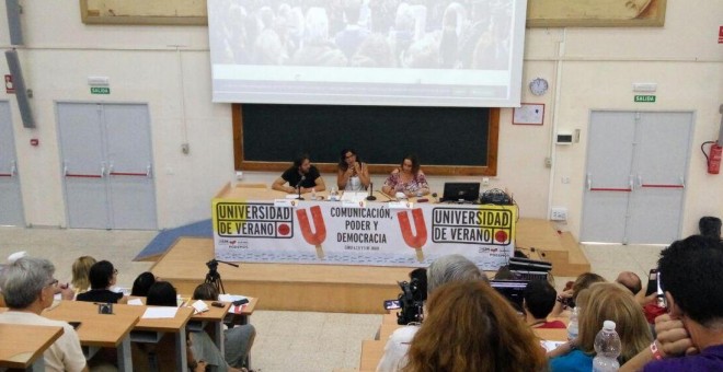 Jesús Rodríguez, Teresa Rodríguez y Ángela Aguilera en la Universidad de Verano en Cádiz. TWITTER/@SiSePuedeSanfer