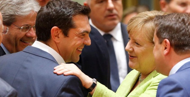 Merkel saluda a Tsipras hace unos días en Bruselas. REUTERS/Francois Lenoir