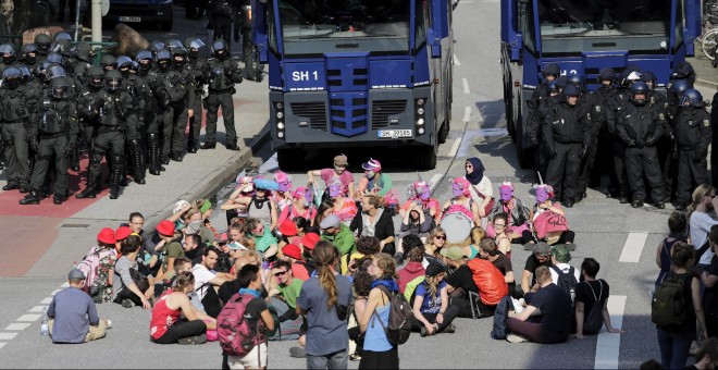 Sentada pacífica contra la cumbre del G20 en Hamburgo.EFE/CARSTEN KOALL