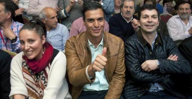 Gonzalo Caballero (d), favorito a liderar el PSOE gallego, junto a Pedro Sánchez. EFE