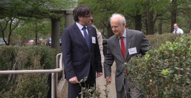 El expresidente de Estados Unidos Jimmy Carter con el presidente de la Generalitat, Carles Puigdemont. TV3