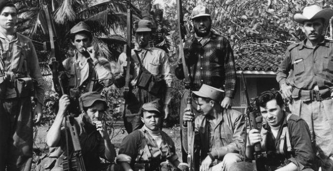 Fidel Castro junto con otros combatientes del Movimiento 26 de julio