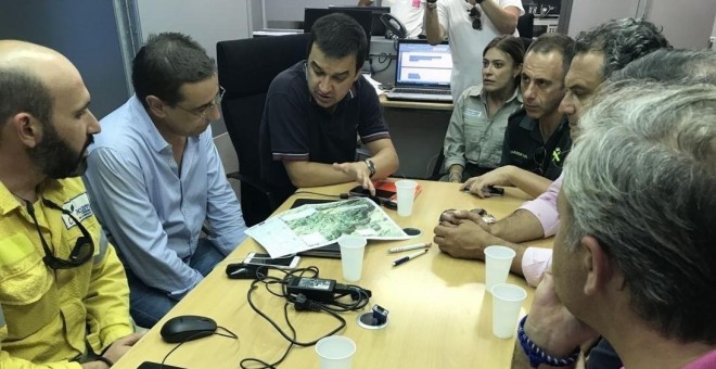 Francisco Martínez Arroyo, en consejero de Medio Ambiente reunido con las emergencias encargadas del incendio en Yeste / Europa Press