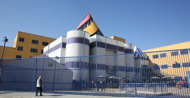 Fachada del Centro de Internamiento de Extranjeros en Aluche (Madrid). EUROPA PRESS
