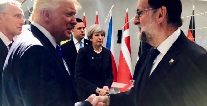 Rajoy y Trump durante la cumbre de la OTAN del pasado mes de mayo. / EUROPA PRESS