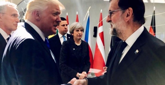 Rajoy y Trump durante la cumbre de la OTAN del pasado mes de mayo. / EUROPA PRESS