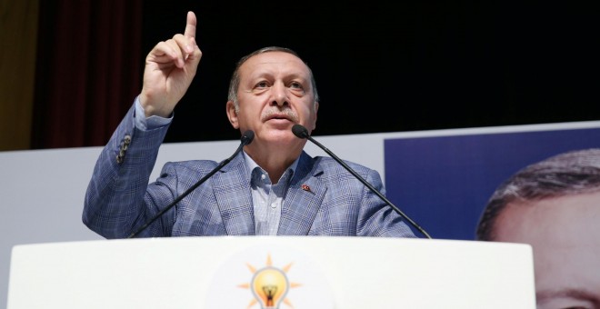 El presidente de Turquía, Tayyip Erdogan, en un mitin de su partido. REUTERS