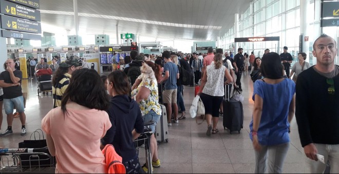Colas en el Aeropuerto El Prat / EUROPA PRESS