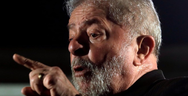 El expresidente de Brasil Luiz Inacio Lula da Silva durante una protesta tras su condena por corrupción. REUTERS/Paulo Whitaker