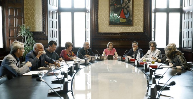 La presidenta del Parlament, Carme Forcadell, preside la reunión de la Mesa del Parlament, que abre el nuevo período de sesiones de la cámara catalana. EFE/Andreu Dalmau