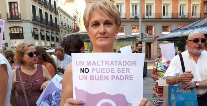 Ángela González Carreño en la concentración en apoyo a Juana Rivas / Marisa Kohan - Público