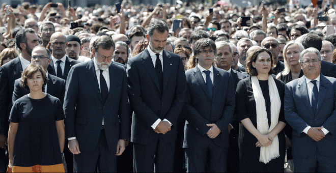 Minuto de silencio en la Plaça Catalunya. EFE