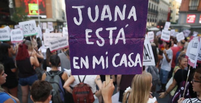 Concentración en la Plaza del Callao de Madrid bajo el lema 'Todas somos Juana' , en apoyo a Juana Rivas. EFE/Mariscal