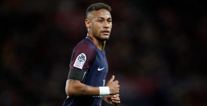 El futbolista brasileño Neymar, con su actual equipo, el Paris St Germain, en el partido contra elToulouse de la liga francesa.  REUTERS/Benoit Tessier