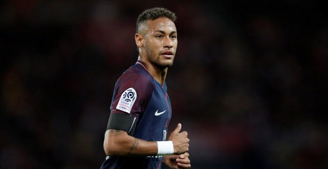 El futbolista brasileño Neymar, con su actual equipo, el Paris St Germain, en el partido contra elToulouse de la liga francesa.  REUTERS/Benoit Tessier