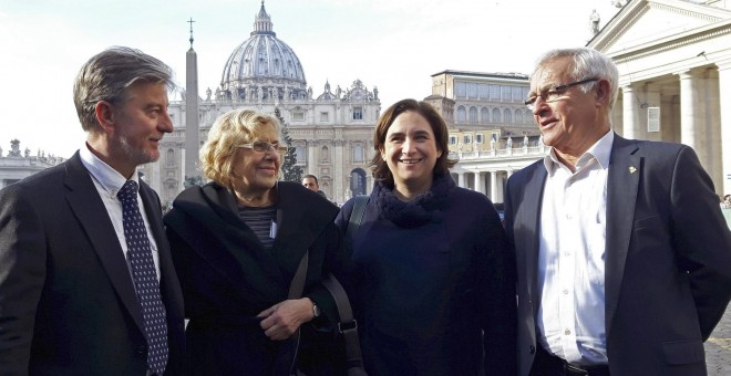 Los alcaldes de Zaragoza, Pedro Santisteve, Madrid, Manuela Carmena, Barcelona, Ada Colau, y Valencia, Joan Ribó, en Roma. EFE