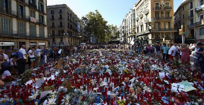 Memorial a las víctimas del atentado en Las Ramblas de Barcelona. / EFE