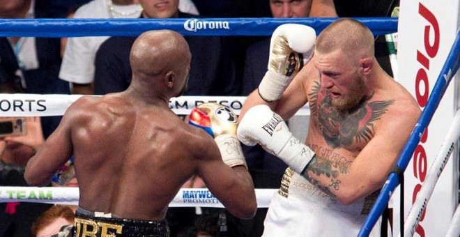 Un momento de la pelea entre Mayweather y McGregor. | ARMANDO ARORIZO (EFE)