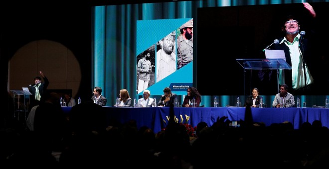 El líder de la guerrilla colombiana FARC, Rodrigo Londono, conocido como 'Timochenko', habla en el Congreso Nacional de las FARC en Bogotá /REUTERS (Jaime Saldarriaga)