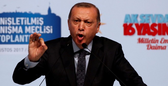 Erdogan habla en una reunión de su partido, el AKP /REUTERS (Murad Sezer)