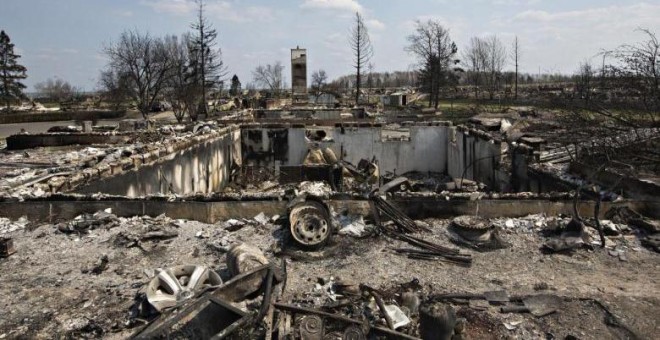 El barrio Beacon Hill, tras ser devastado por el incendio forestal de Fort McMurray, en Alberta, Canadá, el pasado 13 de mayo de 2016. REUTERS / Jason Franson