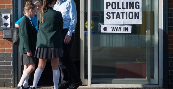 Uniforme escolar británico./AFP