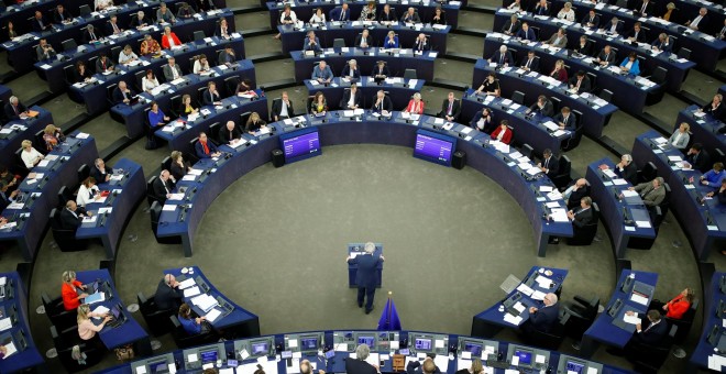 El presidente de la Comisión Europea, Jean-Claude Juncker, durante su intervención en el Pleno del Parlamento Europeo, en Estrasburgo, en el debate sobre el estado de la Unión. REUTERS/Christian Hartmann