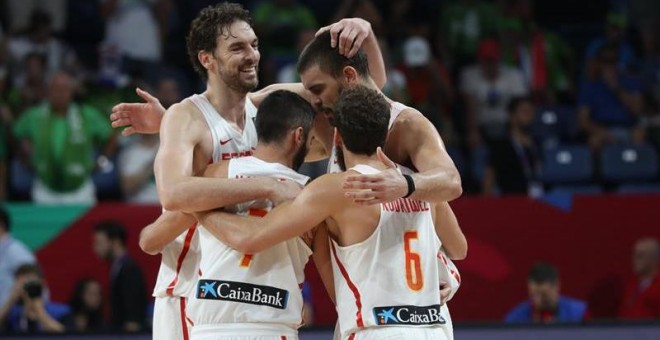 España gana la medalla de bronce en el último Eurobasket de Navarro. EFE/EPA/Tolga Bozoglu