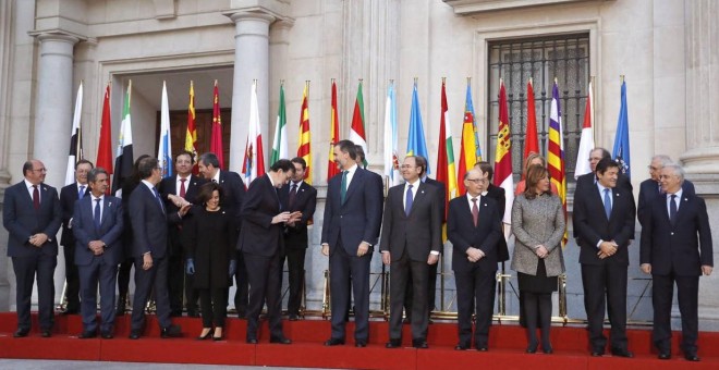 Los responsables autonómicos en el momento de posar para la foto de familia de la última Conferencia de Presidentes, en el Senado.