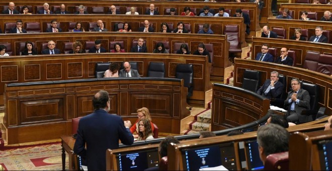 El jefe del Ejecutivo, Mariano Rajoy, durante su intervención en la sesión de control al Gobierno, en el Congreso de los Diputados. EFE/Fernando Villar