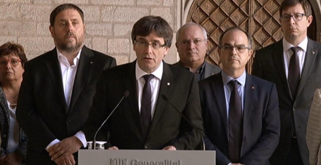 Declaració institucional del president de la Generalitat, Carles Puigdemont, junto a todos los miembros de su gobierno