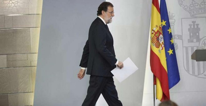El presidente del Gobierno, Mariano Rajoy, al inicio de su comparecencia esta tarde en el Palacio de La Moncloa. | CHEMA MOYA (EFE)