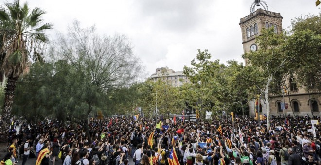 La Plaça Universitat, abarrotada. XAVI HERRERO