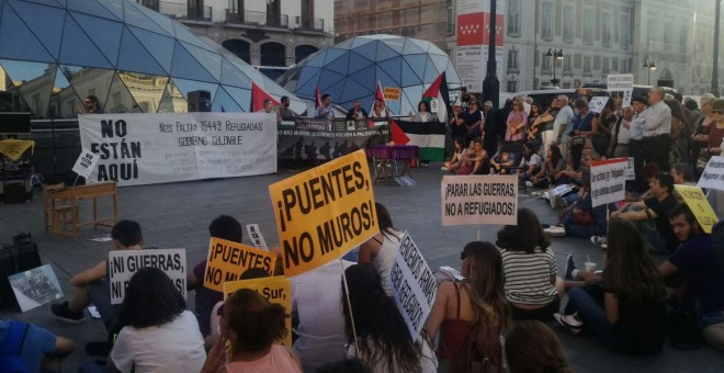 Concentración en Madrid pidiendo que España reciba a los refugiados / PÚBLICO