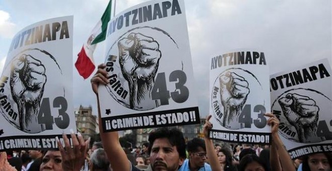 En México, la sociedad civil se ha manifestado en numerosas ocasiones protestando por la falta de investigación sobre la desaparición de los 43 estudiantes mexicanos / EFE