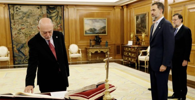 El fiscal general del Estado promete su cargo ante el Rey y Mariano Rajoy (EFE)
