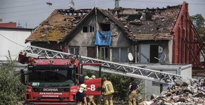 Incendio en el barrio bilbaíno de Zorroza. / EFE