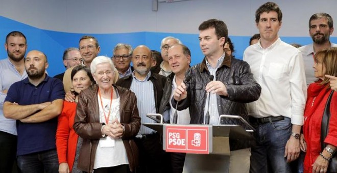 La candidatura a liderar el PSdeG de Gonzalo Caballero (4-d), tras ganar las primarias a la la secretaría general del partido. /EFE