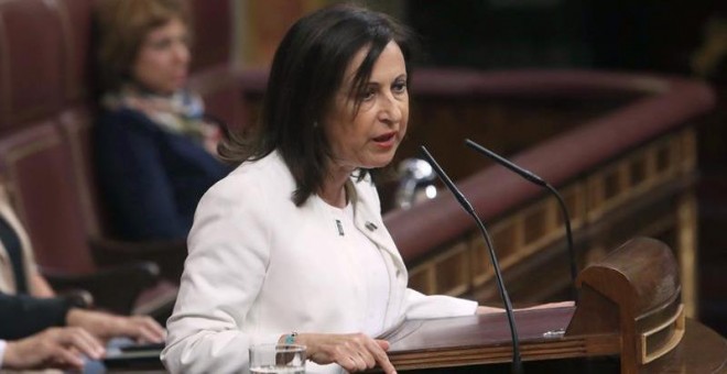 La portavoz del PSOE en el Congreso, Margarita Robles, durante su intervención hoy en el pleno del Congreso de los Diputados, en la que ha invitado a todos los partidos y también al presidente de la Generalitat, Carles Puigdemont, a acudir a la Cámara Baj