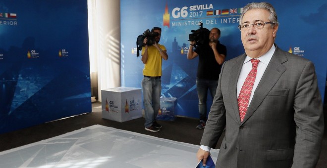 El ministro del Interior, Juan Ignacio Zoido, momentos antes de atender a los medios hoy en las instalaciones donde se celebra la reunión del G-6 de los ministros de Interior de España, Francia, Alemania, Reino Unido, Italia y Polonia. EFE/José Manuel Vid