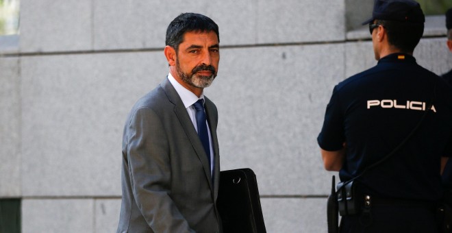 El mayor de los Mossos d'Esquadra, Josep Lluis Trapero, tras comparecen en la Audiencia Nacional. REUTERS/Javier Barbancho