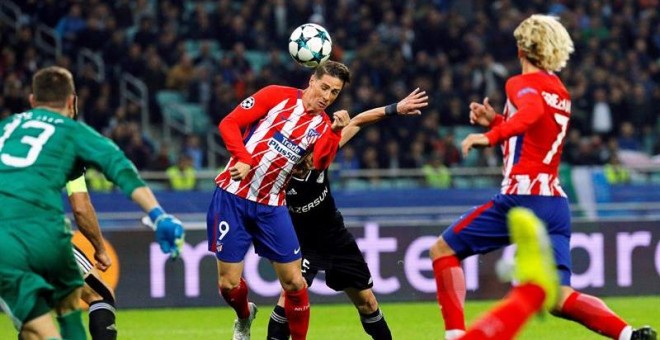 Torres falla una ocasión durante el partido. EFE/Zurab Kurtsikidze