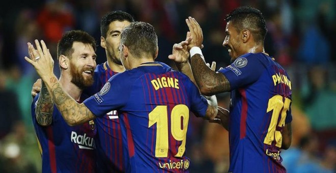 Los jugadores del Barcelona celebran uno de los goles. EFE / Alejandro García