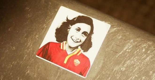 Retrato de Ana Frank con la camiseta de la AS Roma, usado como propaganda antisemita. /  TVMax
