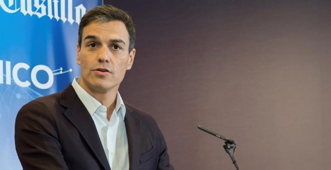 El secretario general del PSOE, Pedro Sánchez, durante su intervención en el Foro Económico del diario El Norte de Castilla. EFE/ R. García