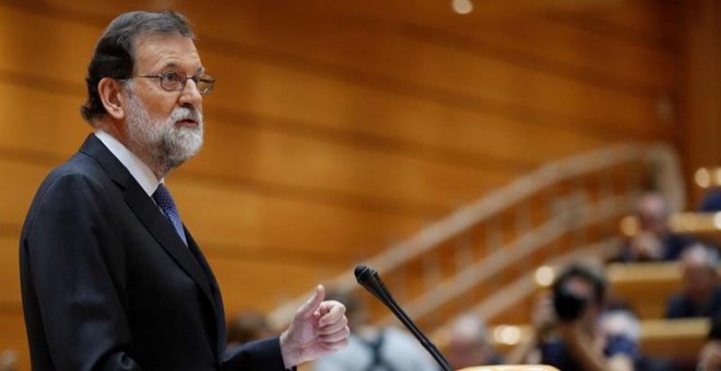 El presidente del Gobierno, Mariano Rajoy, durante su intervención en el pleno extraordinario del Senado convocado para aprobar las propuestas planteadas por el Gobierno. /EFE