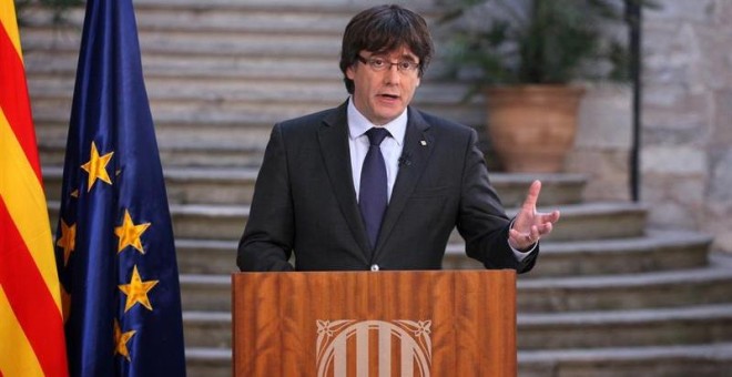 Fotografia facilitada por la Generalitat de Catalunya del presidente cesado, Carles Puigdemont, durante su comparencia de este sábado. EFE/Generalitat de Cataluña/Jordi Bedmany
